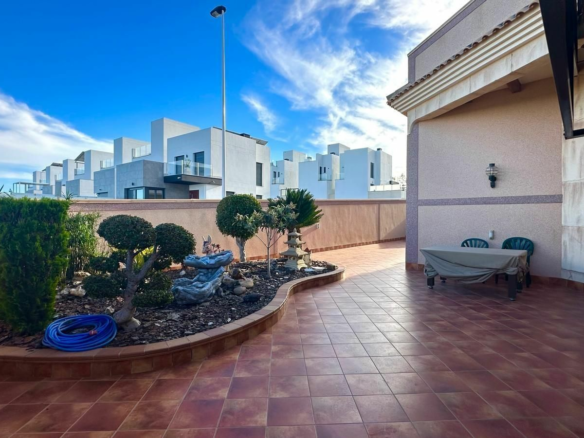 4-bedroom House In Torrevieja, Spain (260 M²)