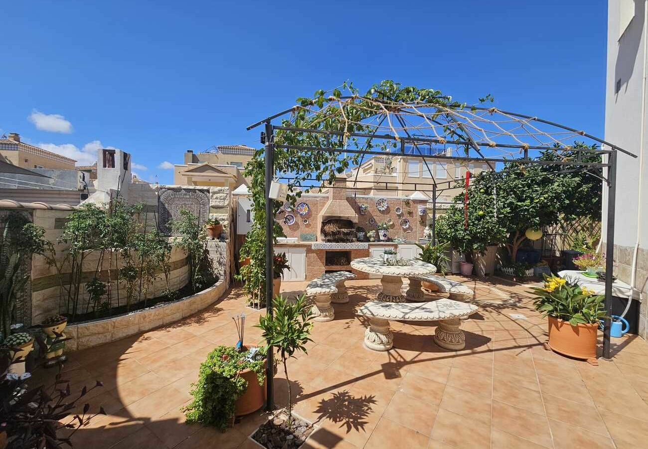 3-bedroom Villa In Torrevieja, Spain (74 M²)