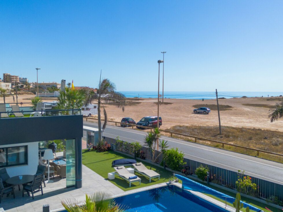 4-bedroom Villa In Torrevieja, Spain