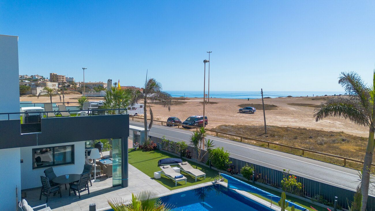 4-bedroom Villa In Torrevieja, Spain