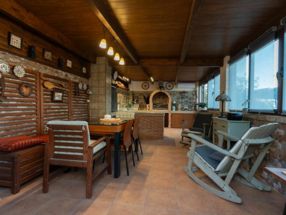 7-bedroom Villa In Torrevieja, Spain (312 M²)
