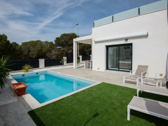 2-bedroom Villa In Pilar De La Horadada, Spain (108 M²)