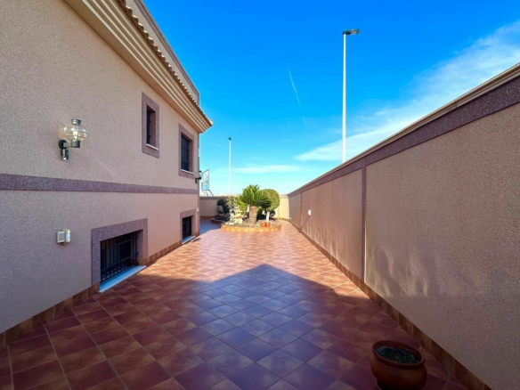 4-bedroom House In Torrevieja, Spain (260 M²)
