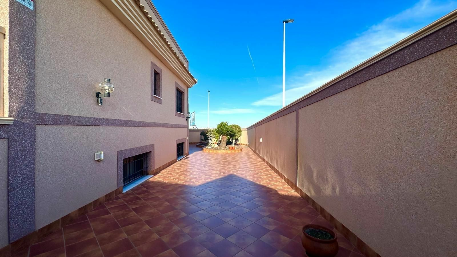 4-bedroom House In Torrevieja, Spain (260 M²)
