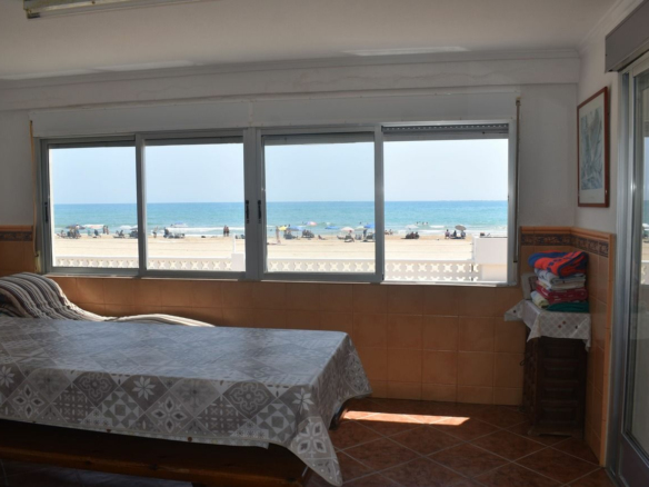 6-bedroom Villa In Guardamar Del Segura, Spain (199 M²)