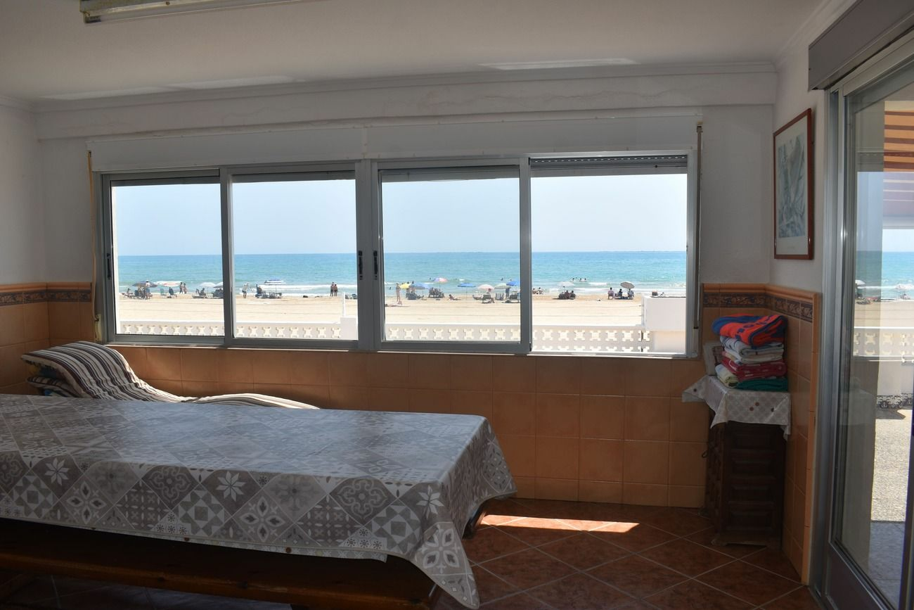 6-bedroom Villa In Guardamar Del Segura, Spain (199 M²)