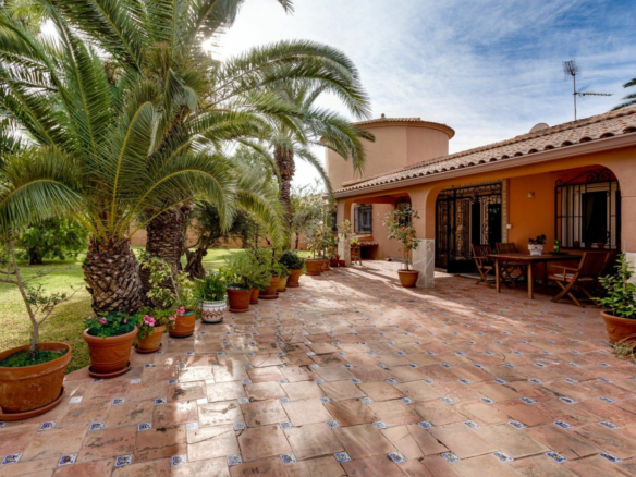 5-bedroom Villa In Torrevieja, Spain (568 M²)