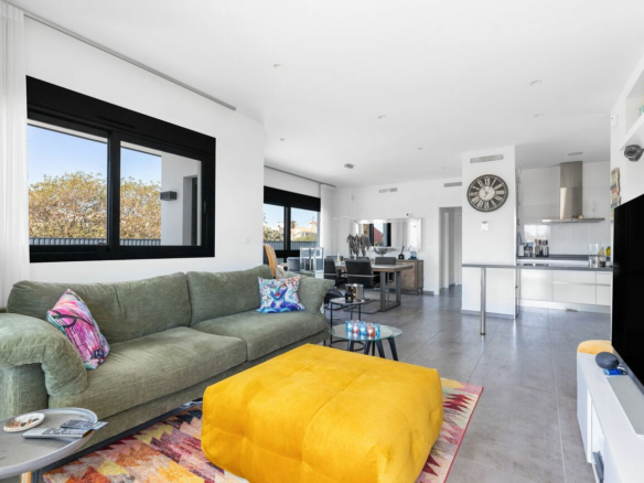 4-bedroom Villa In Torrevieja, Spain