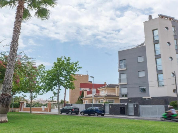 3-bedroom Apartment In Torrevieja, Spain (205 M²)