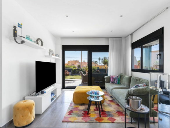 4-bedroom Villa In Torrevieja, Spain