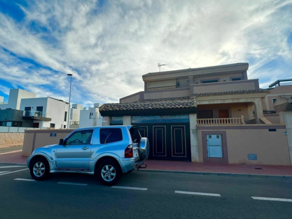 4-bedroom House In Torrevieja, Spain (260 M²)