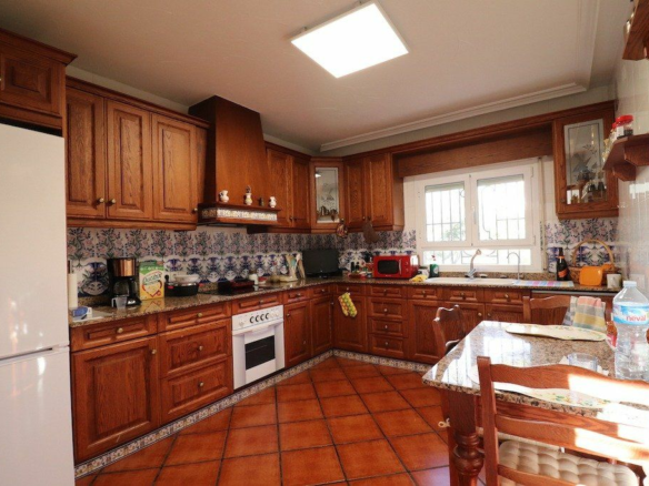 5-bedroom Villa In Torrevieja, Spain (380 M²)