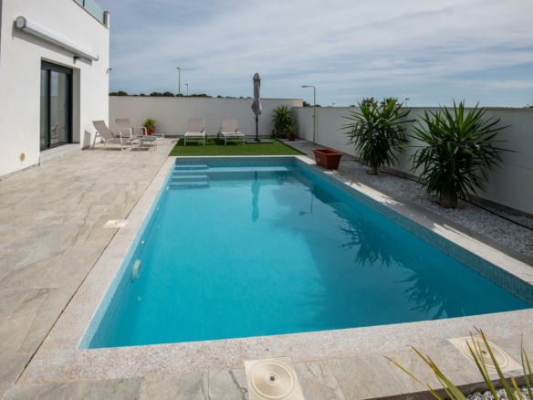 2-bedroom Villa In Pilar De La Horadada, Spain (108 M²)
