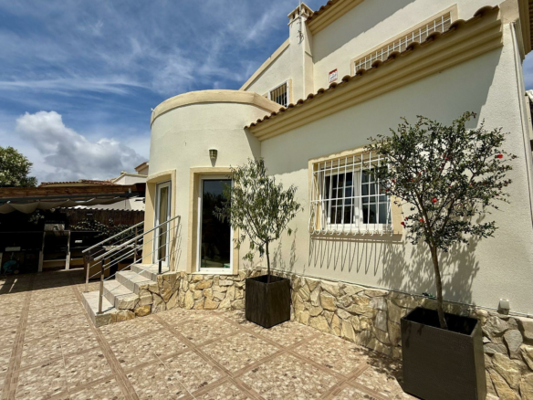 4-bedroom Villa In Orihuela Costa, Spain (137 M²)