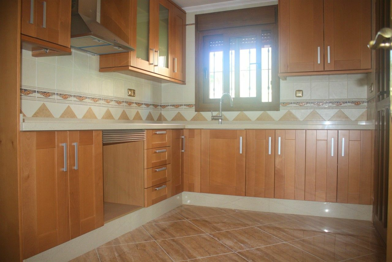 3-bedroom Villa In Torrevieja, Spain (315 M²)