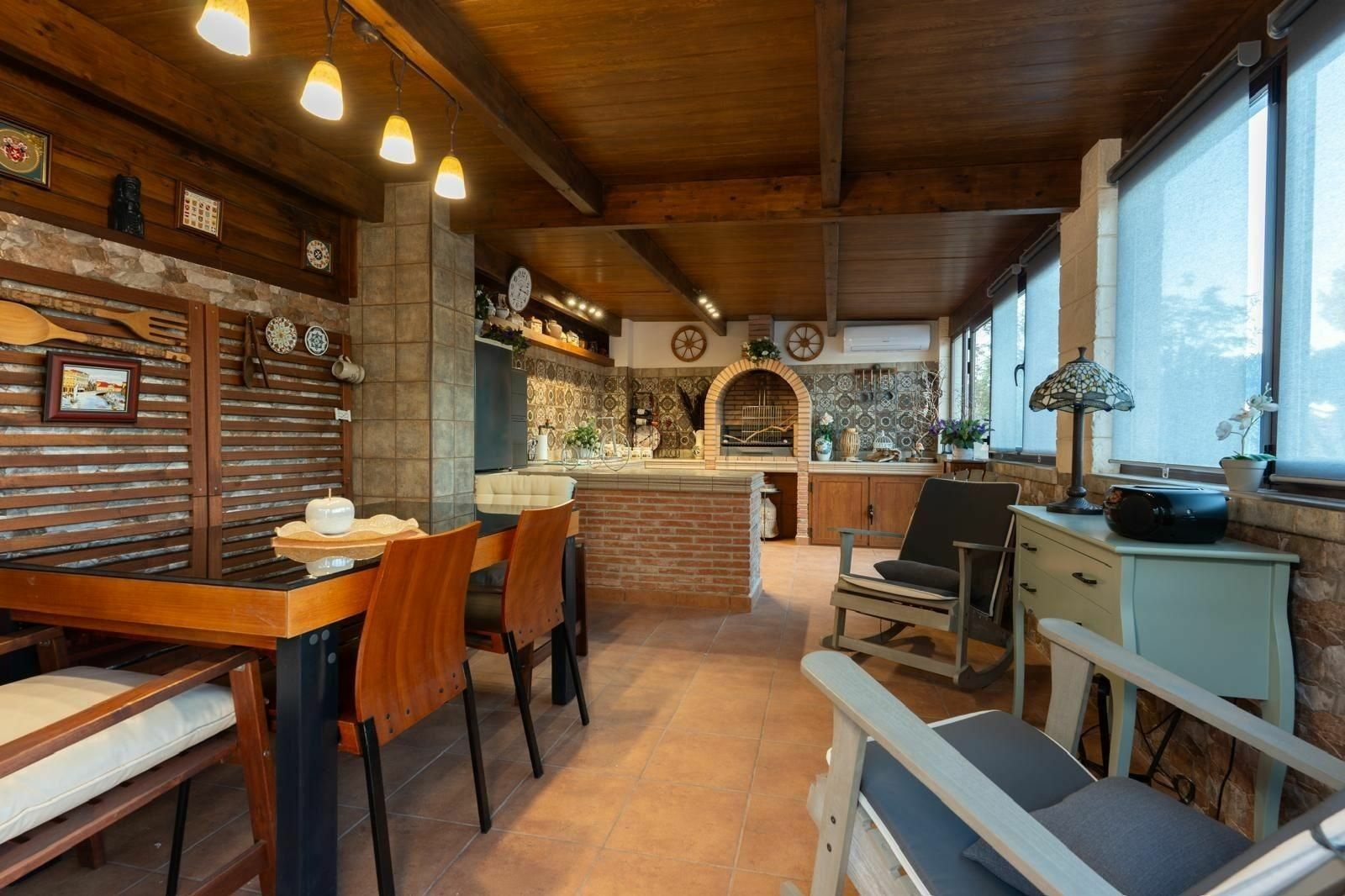 7-bedroom Villa In Torrevieja, Spain (312 M²)