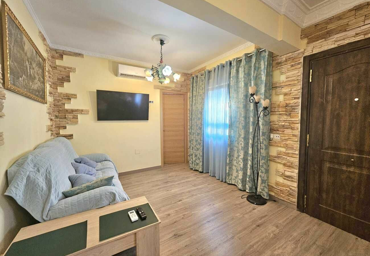 3-bedroom Villa In Torrevieja, Spain (74 M²)