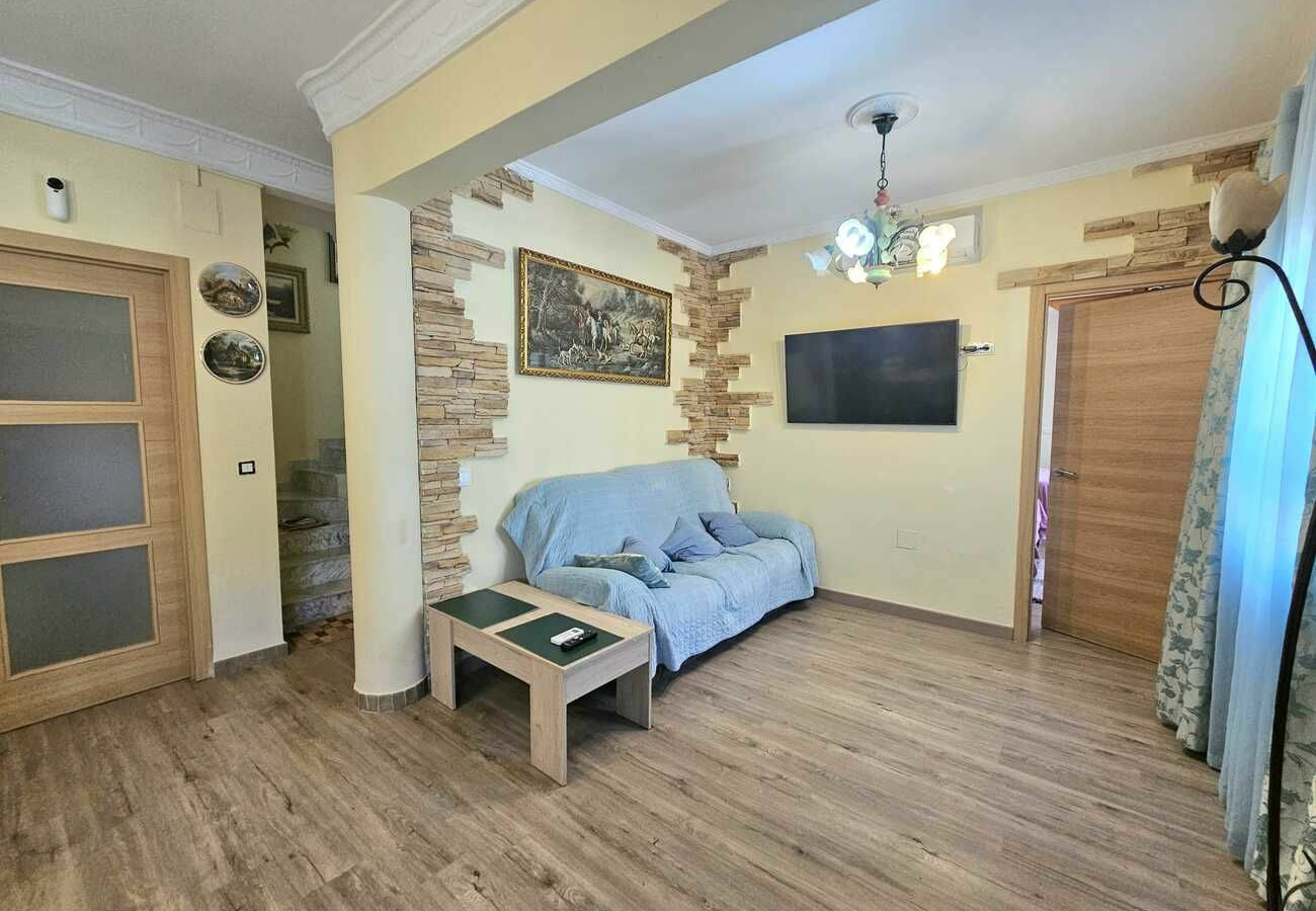 3-bedroom Villa In Torrevieja, Spain (74 M²)
