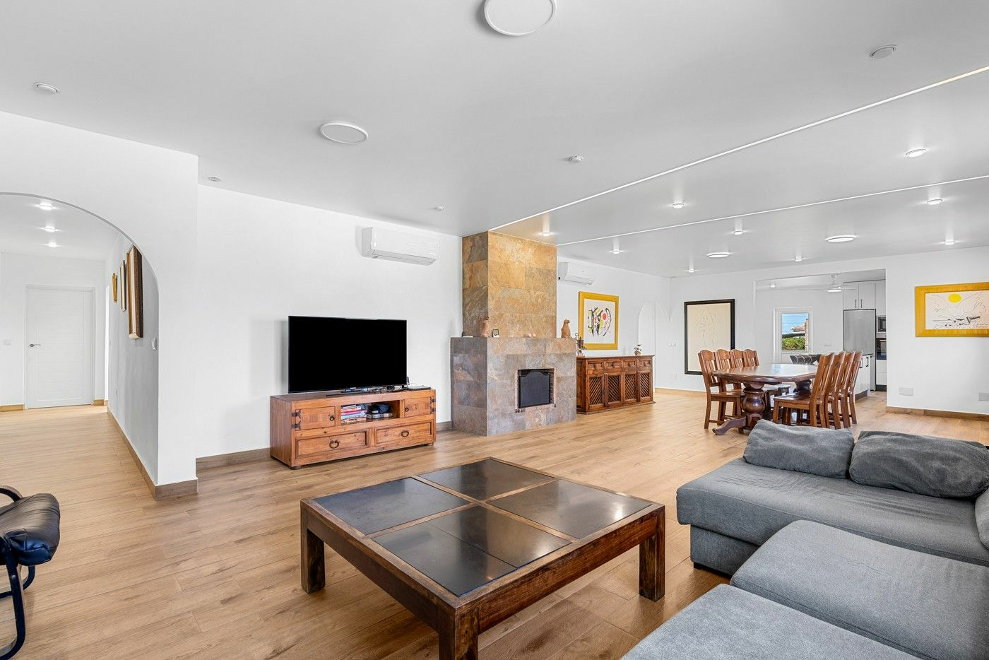 2-7-93aa50 6-bedroom Villa In Los Montesinos, Spain (340 M²)