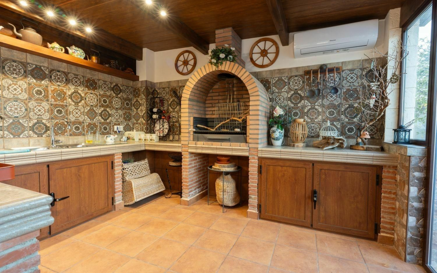 7-bedroom Villa In Torrevieja, Spain (312 M²)