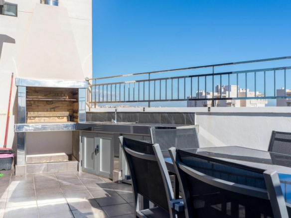 3-bedroom Apartment In Torrevieja, Spain (205 M²)