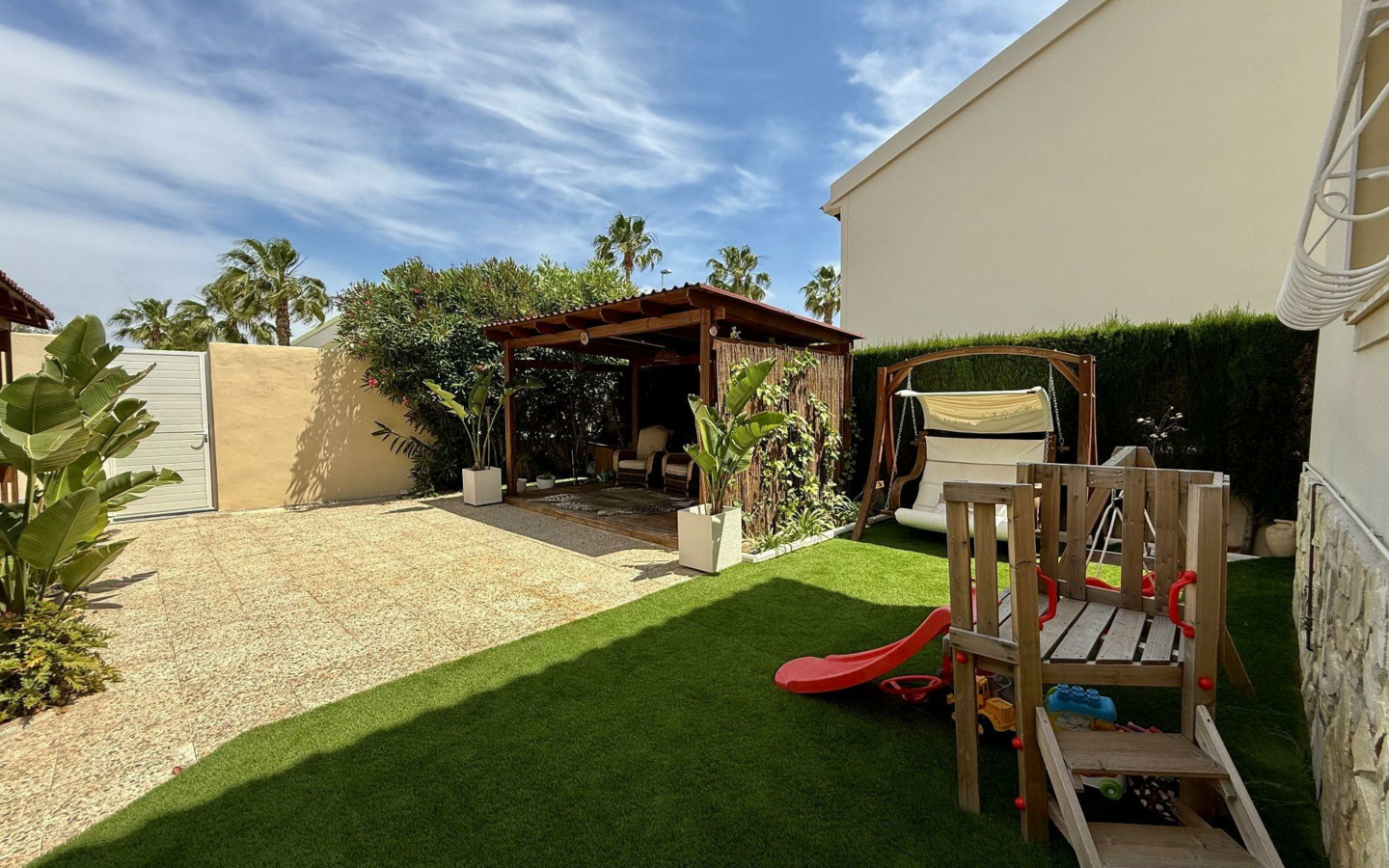 4-bedroom Villa In Orihuela Costa, Spain (137 M²)