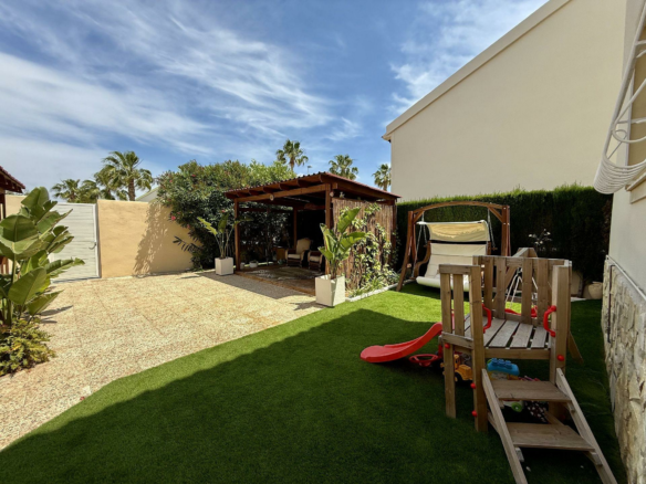 4-bedroom Villa In Orihuela Costa, Spain (137 M²)