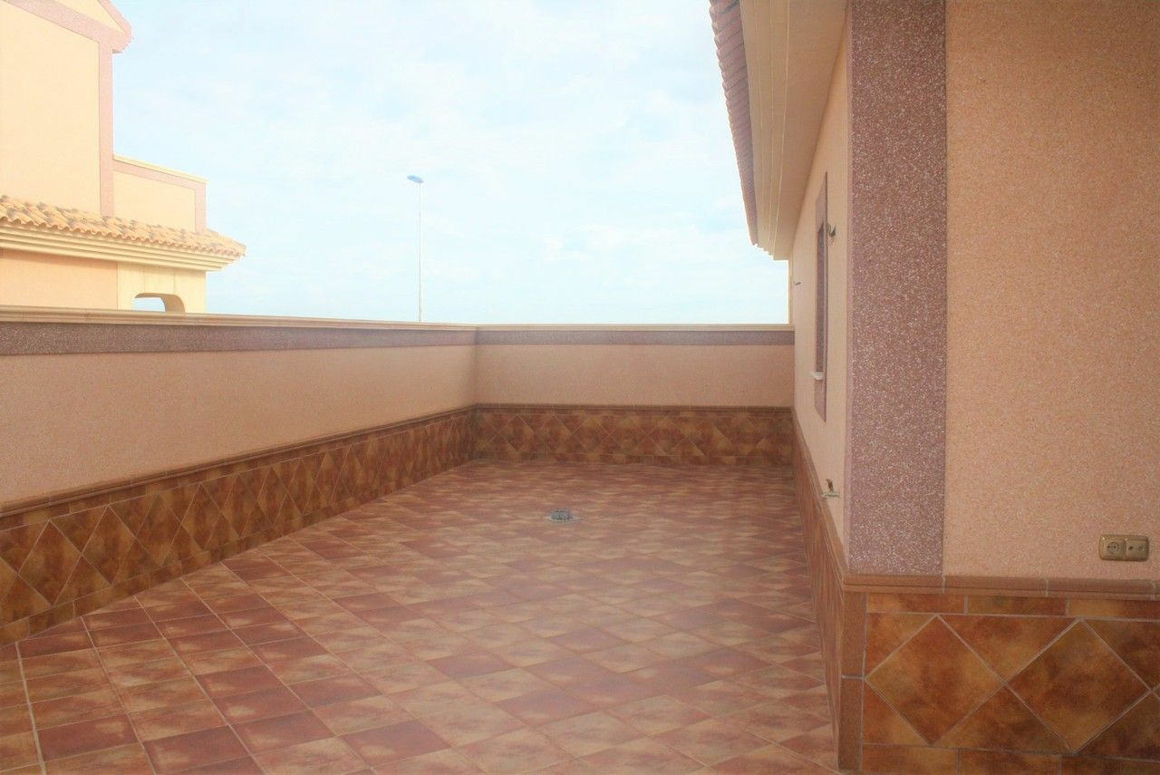 3-bedroom House In Torrevieja, Spain (225 M²)