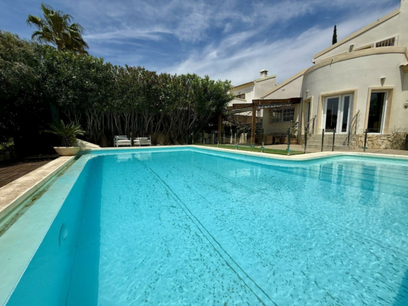 4-bedroom Villa In Orihuela Costa, Spain (137 M²)
