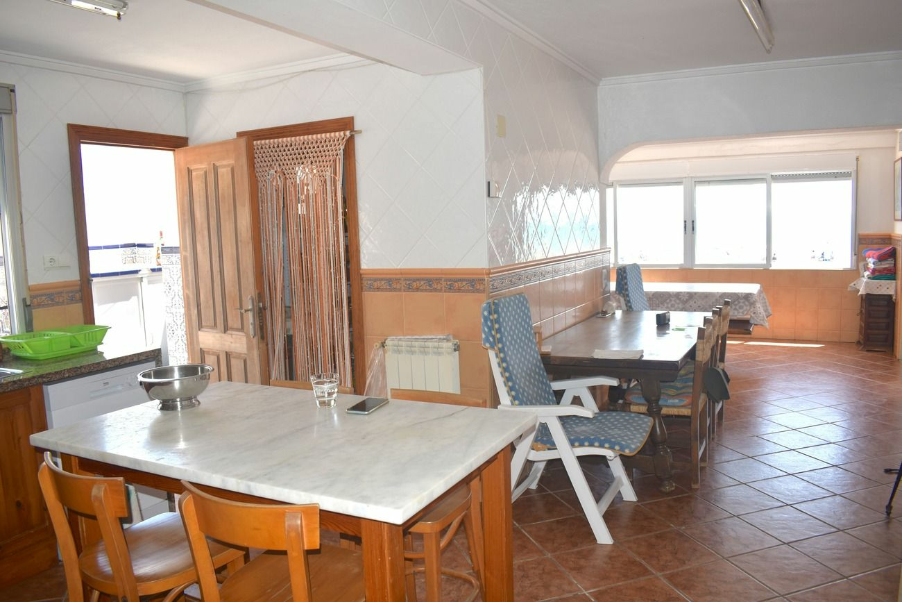 6-bedroom Villa In Guardamar Del Segura, Spain (199 M²)