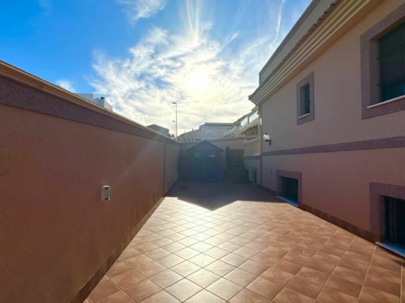 4-bedroom House In Torrevieja, Spain (260 M²)