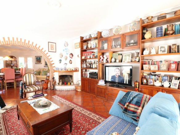 5-bedroom Villa In Torrevieja, Spain (380 M²)