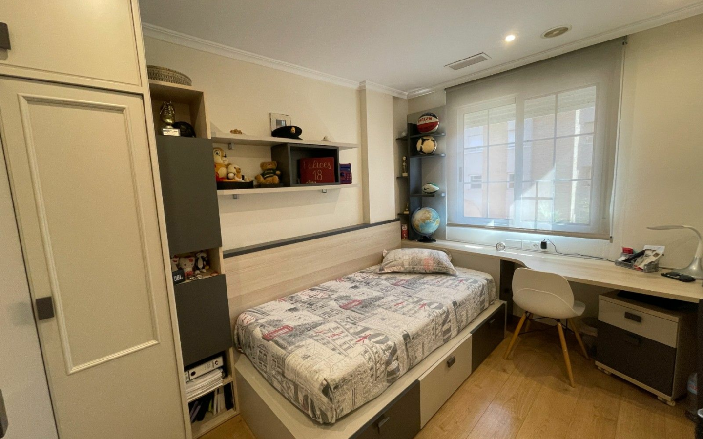 4-bedroom House In Elche, Spain (150 M²)