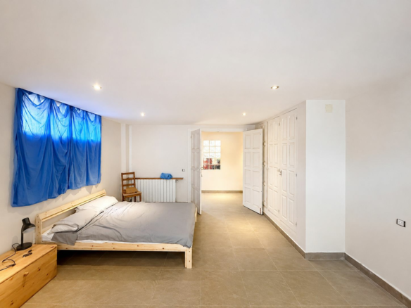 4-bedroom Villa In Spain (260 M²)