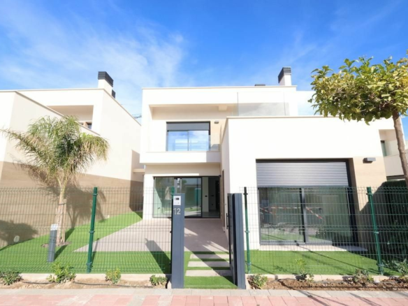 3-bedroom Villa In Los Alcázares, Spain (135 M²)
