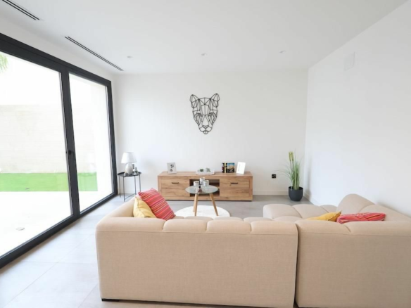 3-bedroom Villa In Los Alcázares, Spain (135 M²)