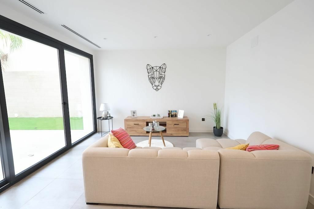 3-bedroom Villa In Los Alcázares, Spain (135 M²)