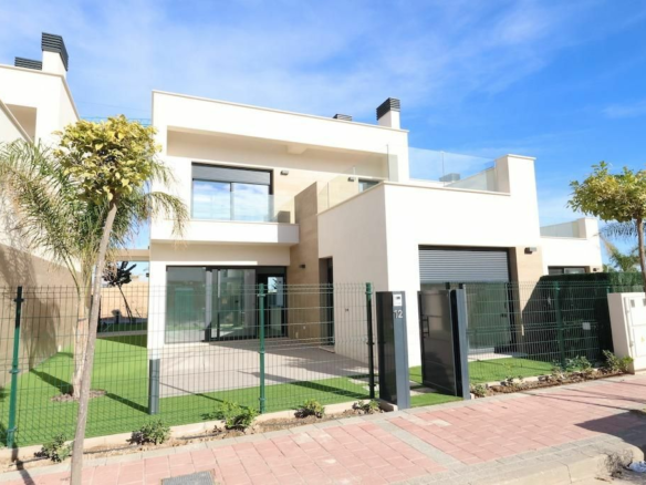 3-bedroom Villa In Los Alcázares, Spain (135 M²)