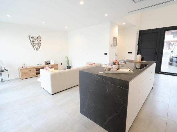 3-bedroom Villa In Los Alcázares, Spain (135 M²)