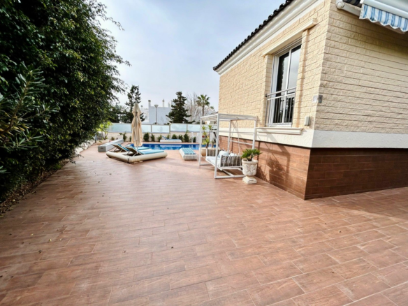 5-bedroom Villa In Torrevieja, Spain (469 M²)