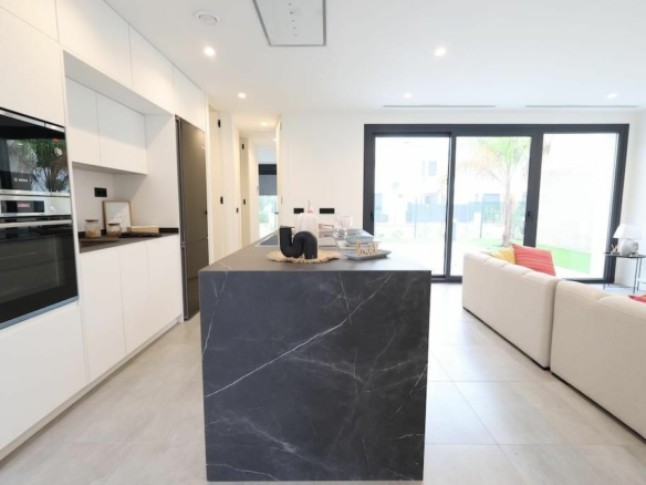 3-bedroom Villa In Los Alcázares, Spain (135 M²)