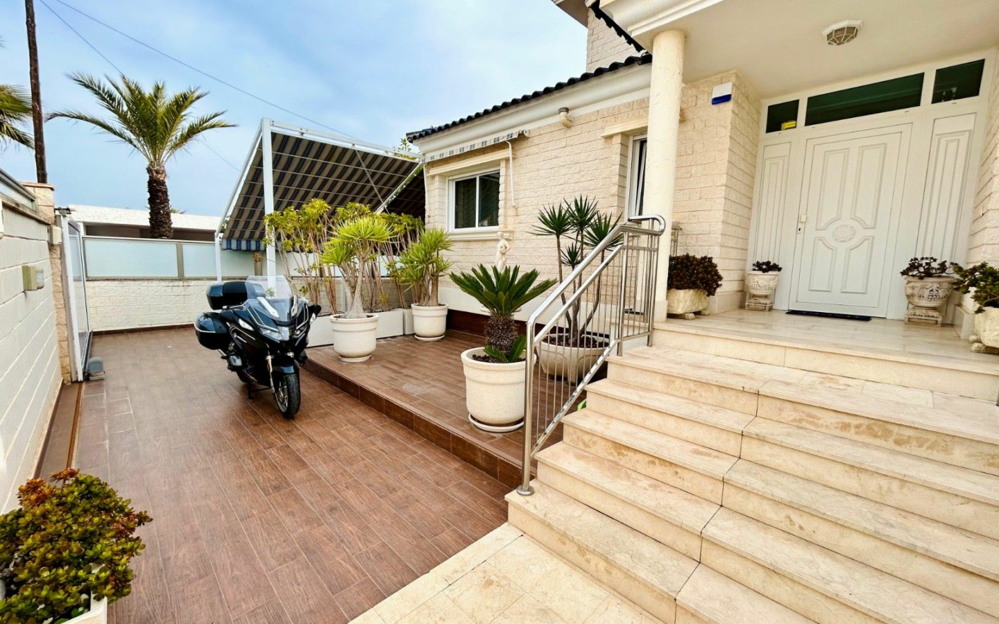 5-bedroom Villa In Torrevieja, Spain (469 M²)