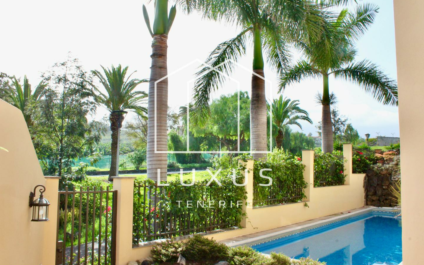 3-bedroom Villa In Puerto De La Cruz, Spain (293 M²)