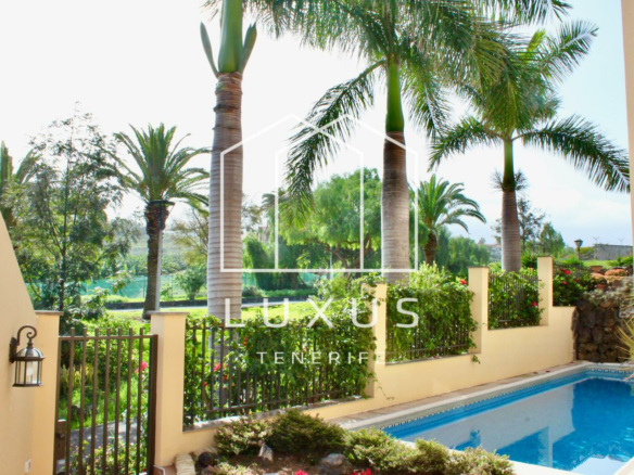 3-bedroom Villa In Puerto De La Cruz, Spain (293 M²)