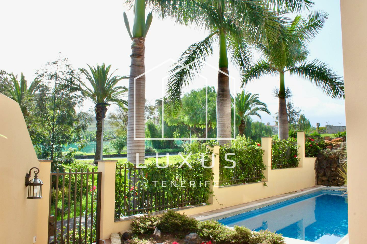 3-bedroom Villa In Puerto De La Cruz, Spain (293 M²)