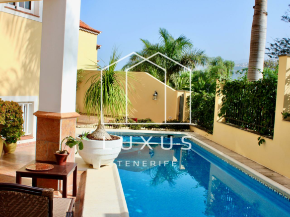 3-bedroom Villa In Puerto De La Cruz, Spain (293 M²)