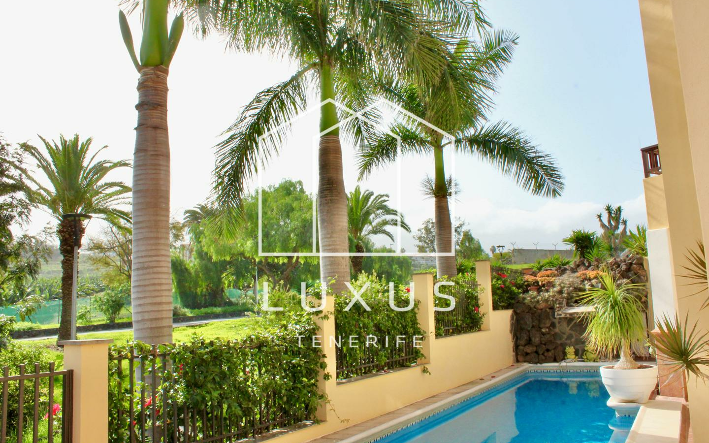 3-bedroom Villa In Puerto De La Cruz, Spain (293 M²)