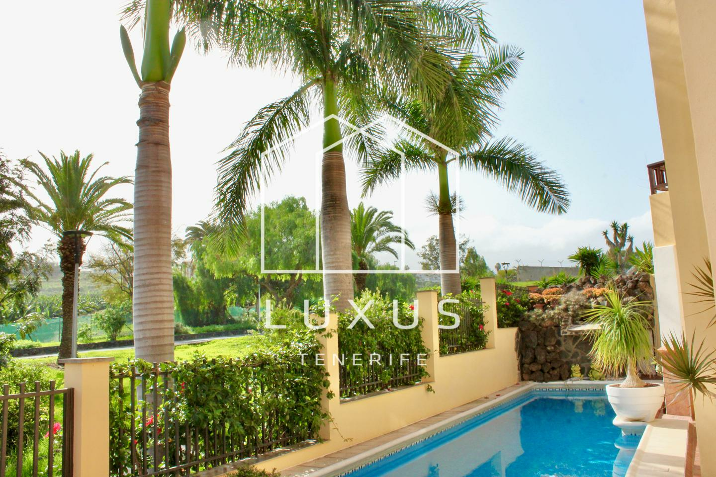 3-bedroom Villa In Puerto De La Cruz, Spain (293 M²)