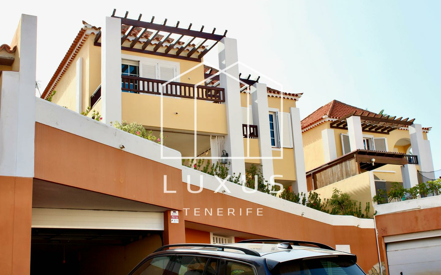 3-bedroom Villa In Puerto De La Cruz, Spain (293 M²)