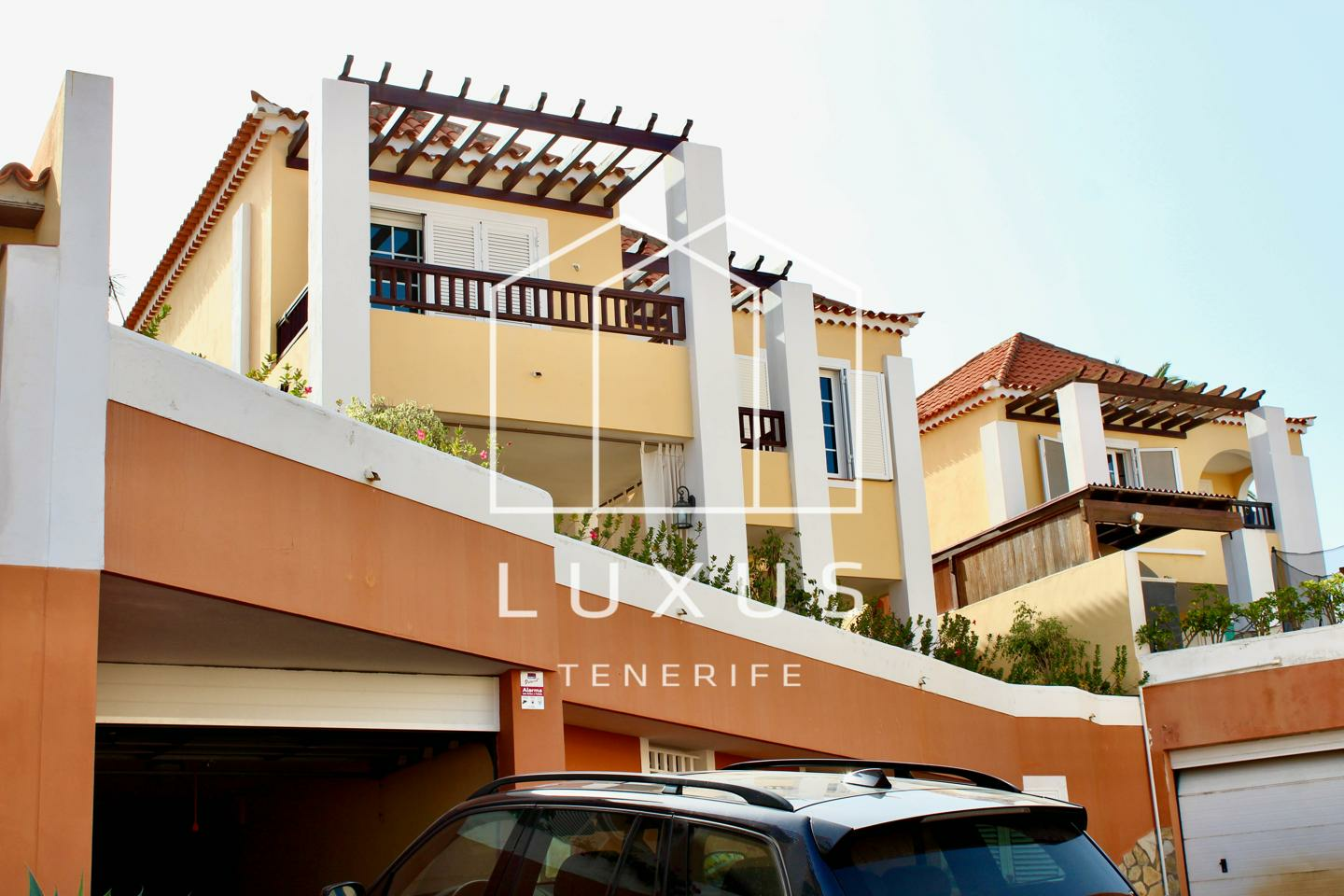 3-bedroom Villa In Puerto De La Cruz, Spain (293 M²)